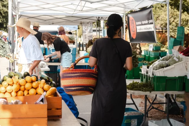 Spring Farmers’ Markets in BC Have Sprung 🌸🌱🍎⁠
⁠
Visit your nearest Farmers' Market with the BC Farmers Market Trail. ⁠
⁠
🔎 Find the location, hours of operation and features that each farmers' market has to offer! ⁠
⁠
🔗 Link in our bio to begin exploring.⁠
⁠
#bcfarmersmarkettrail #bcfarmersmarket